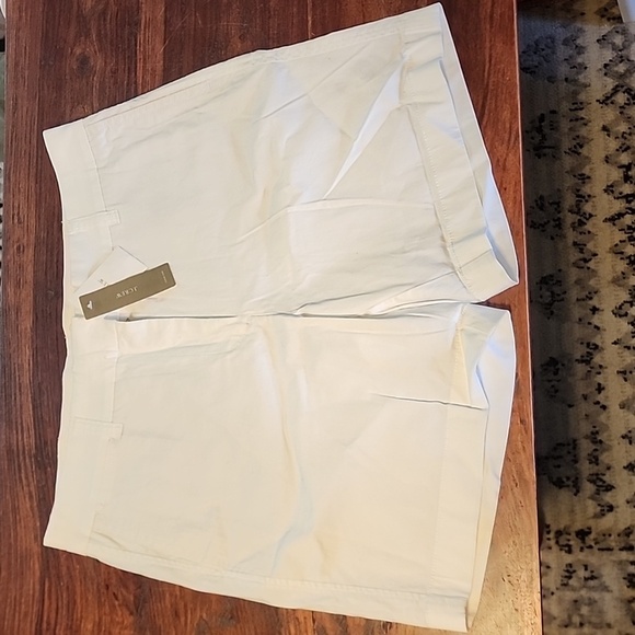J. Crew Pants - J.CREW womens Chino shorts size 6
